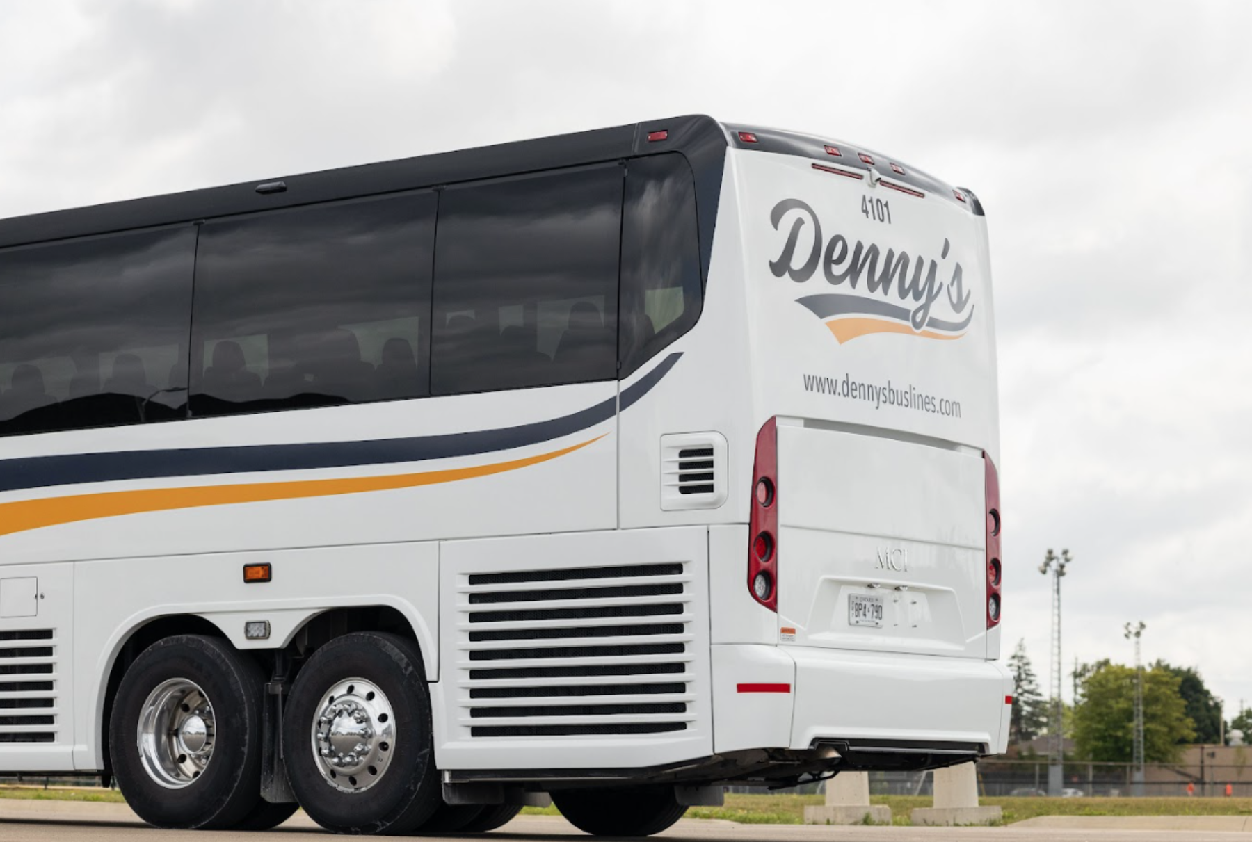 Alt text: Emergency & Last-Minute Group Transport with Denny’s Bus Lines